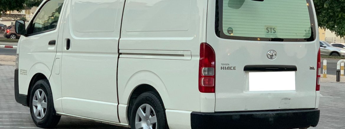 Chiller Truck with Tail Lift Rental Dubai