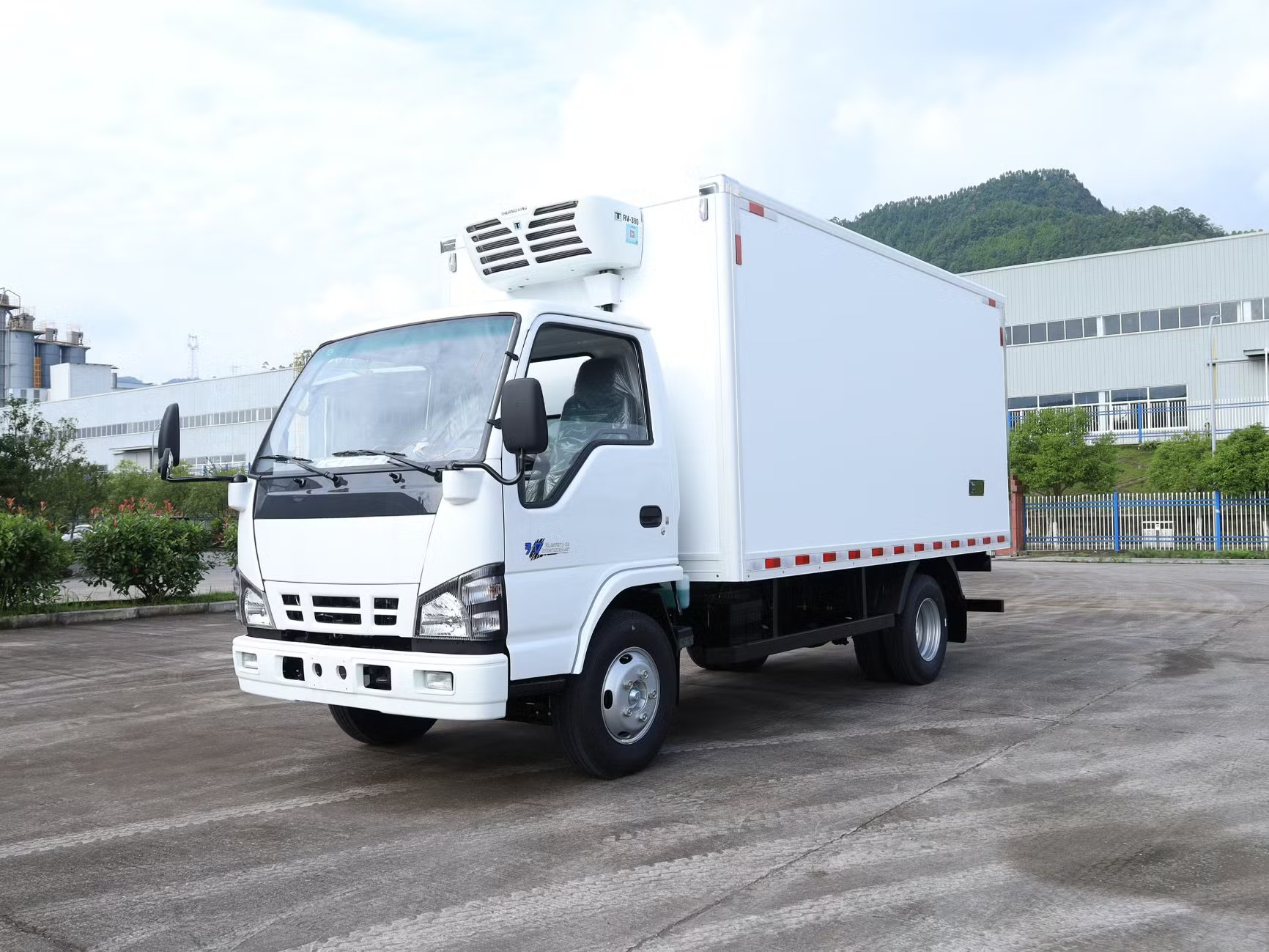 Freezer truck rental Abu Dhabi